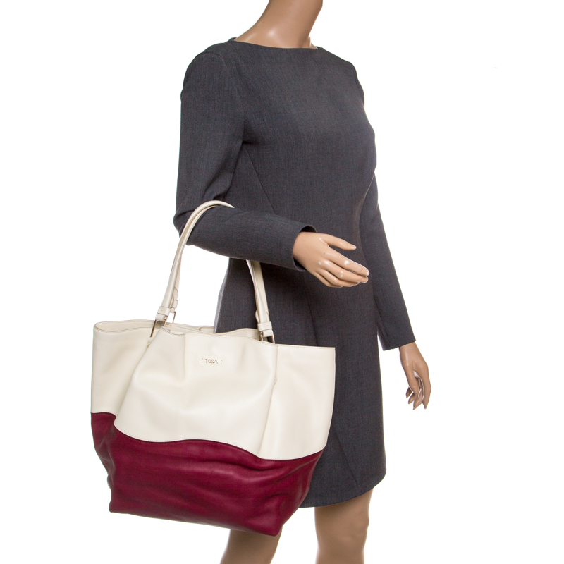 

Tod's White/Burgundy Leather Medium Flower Tote
