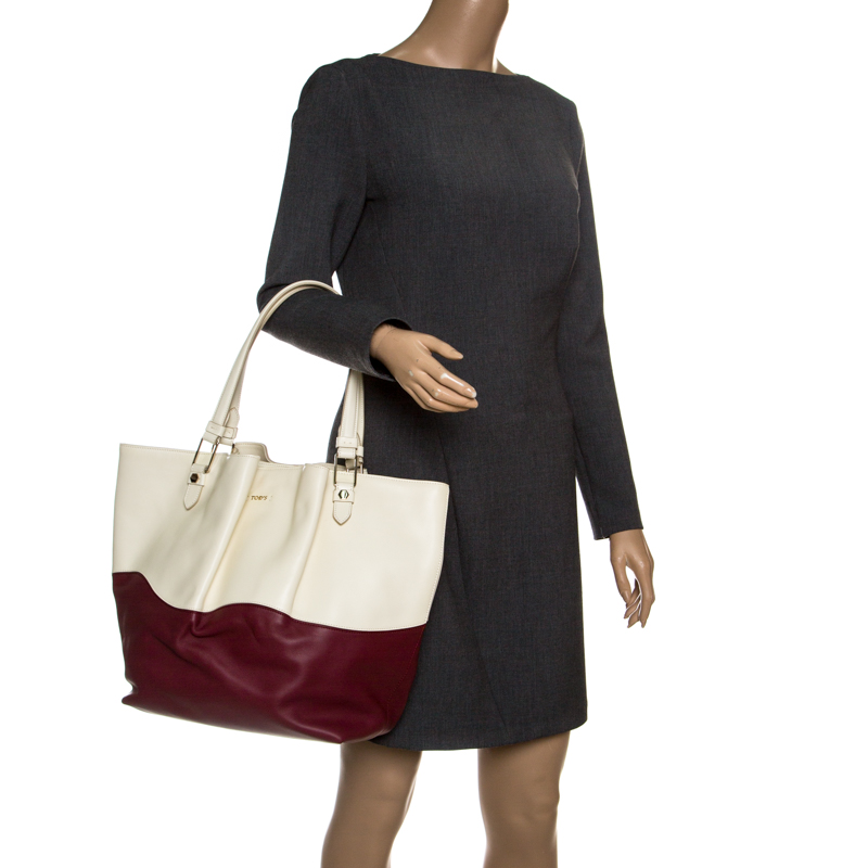 

Tod's White/Burgundy Leather Medium Flower Tote