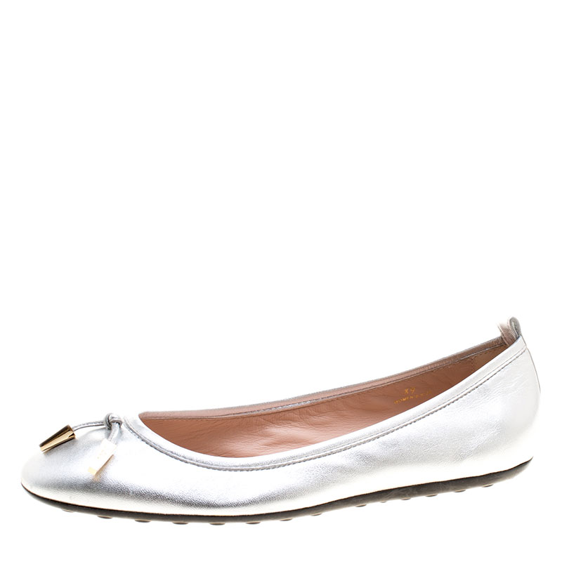 Pre Owned Tod's Metallic Silver Leather Studded Ballet Flats Size 39.5