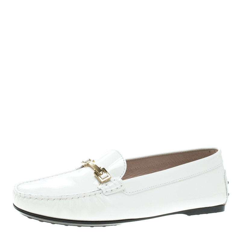 مملوكة مسبقًا Tod's White Patent Leather Horsebit Loafers Size 39.5