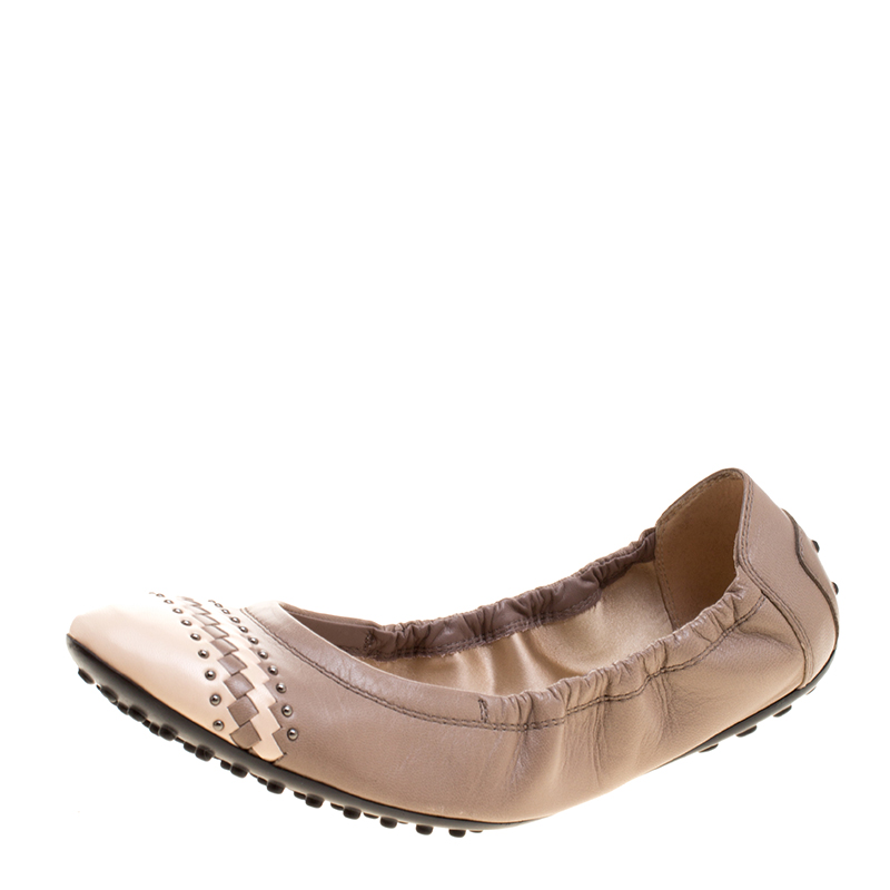 Pre Owned حذاء باليرينا فلات تودز سكرانش جلد ثنائي اللون مقاس 39.5