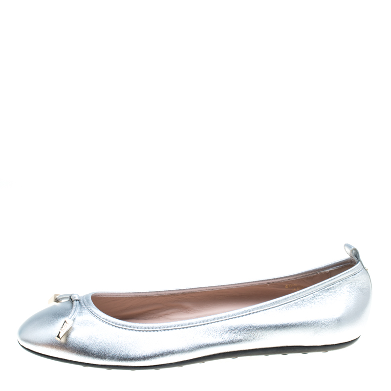 

Tod's Metallic Silver Leather Studded Ballet Flats Size