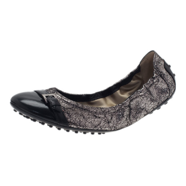 مملوكة مسبقًا حذاء فلات تودز باليه مقدمة بإبزيم فضة مقاس 40