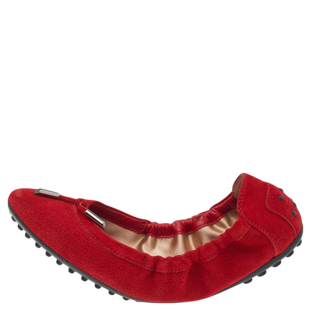 

Tod's Red Laser Cut Suede Scrunch Ballet Flats Size