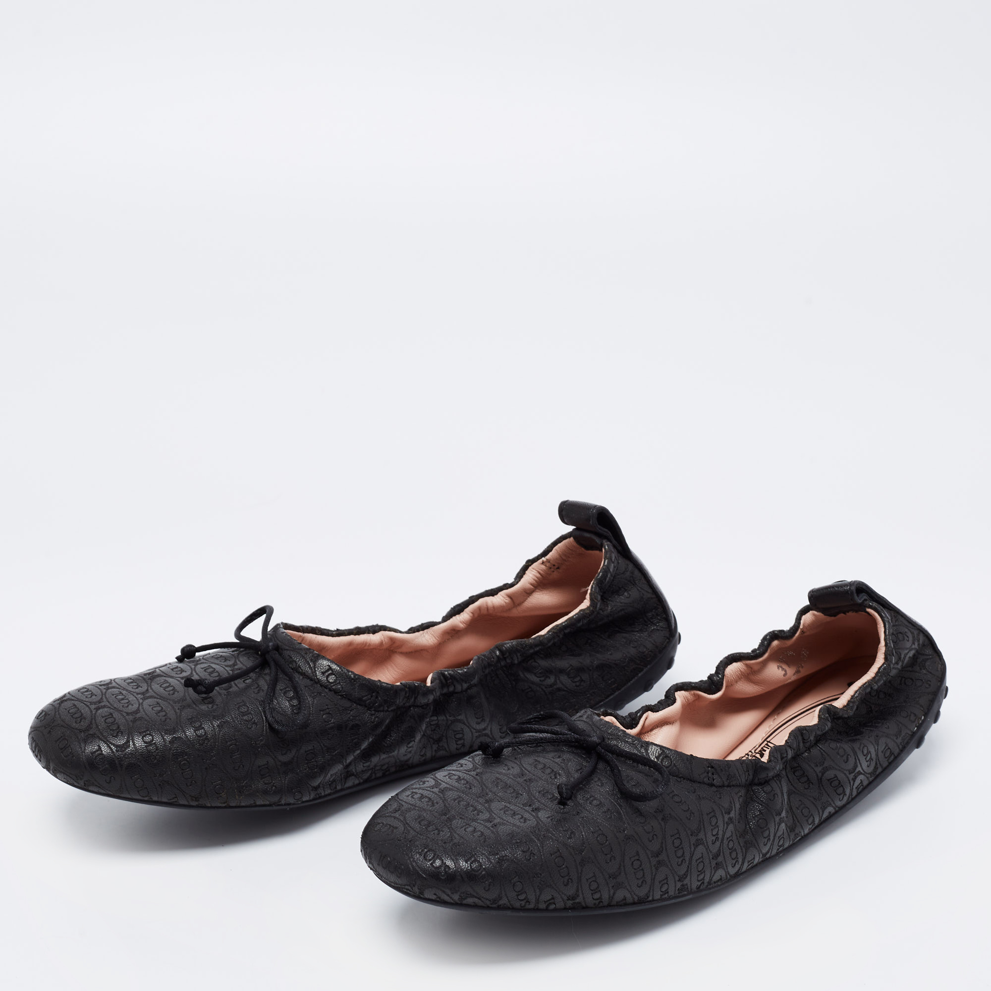 

Tod's Black Leather Scrunch Ballet Flats Size