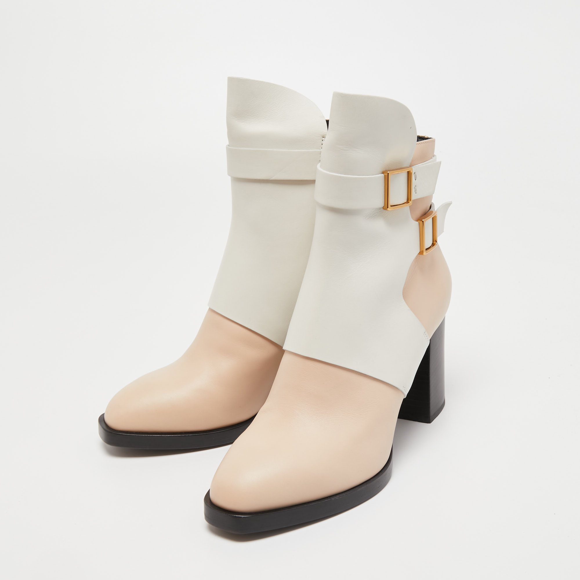 

Tod's Beige/White Leather Ankle Length Boots Size