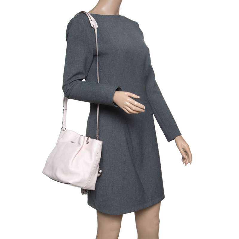 

Tod's Pink Leather Flower Chain Tote