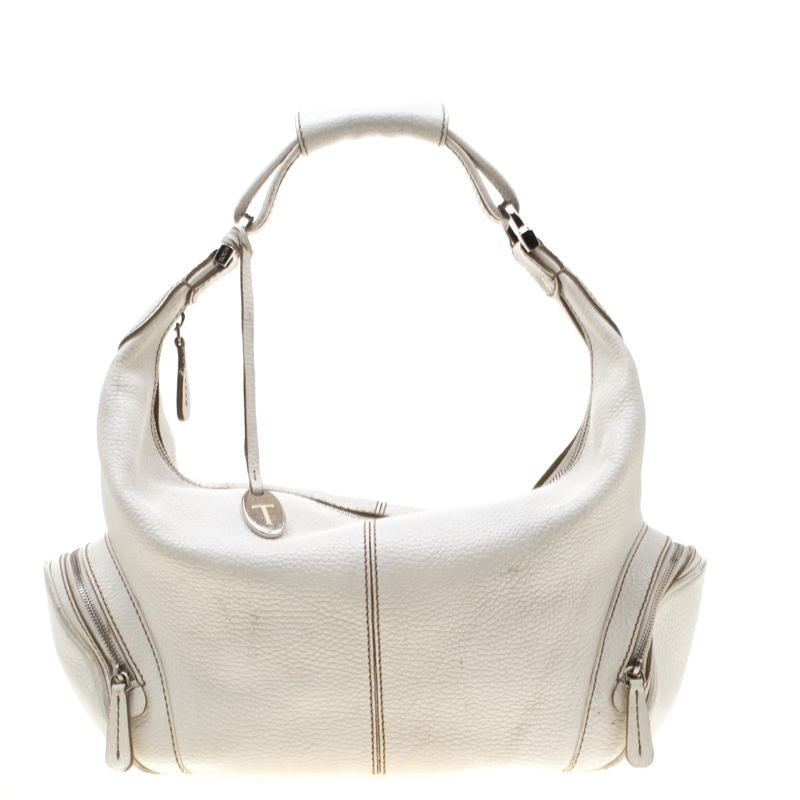 This Charlotte hobo from Tods definitely needs to be on your wishlist. The white hobo is crafted from leather and features a single handle strap with an attached logo charm zip pockets at the sides and protective pebbled feet. The top zipper opens to a spacious fabric lined interior that can easily hold all your daily essentials. Carry this to all your fashionable outings and you are sure to make heads turn.