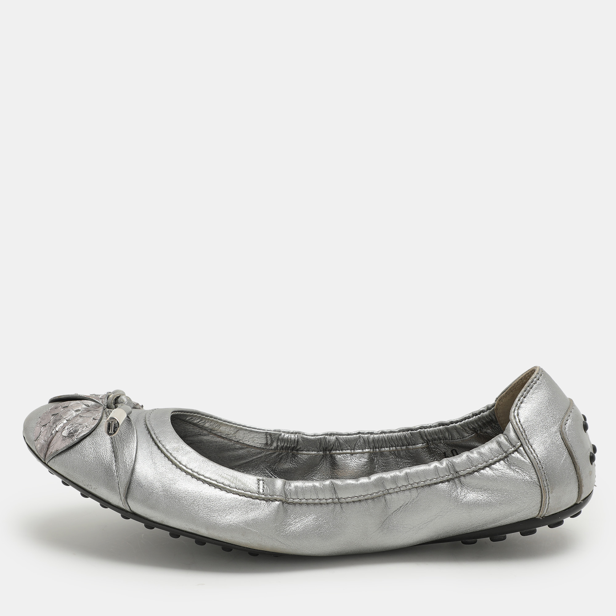 

Tod's Silver Leather and Python Trim Bow Scrunch Ballet Flats Size