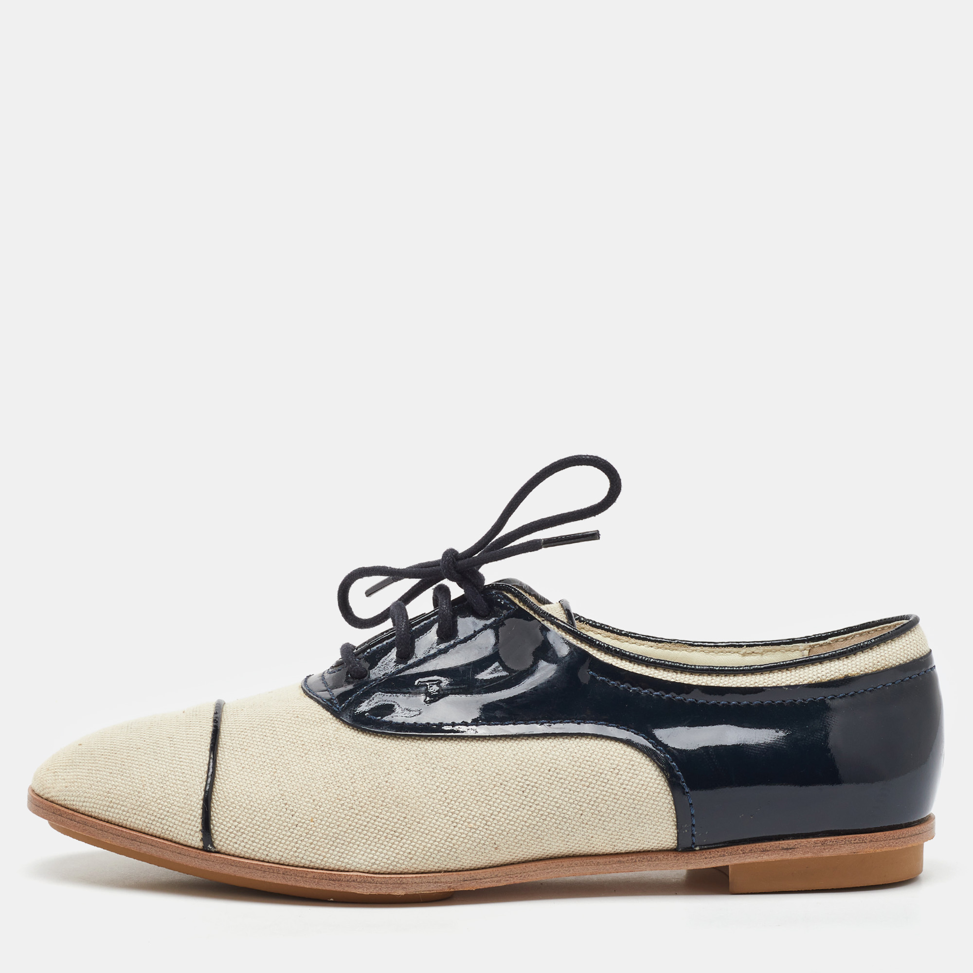 

Tod’s Beige/Navy Blue Canvas and Patent Leather Lace Up Oxford Size