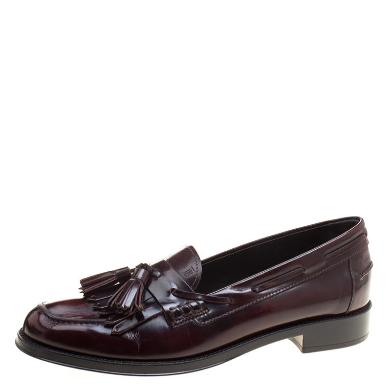 حذاء لوفرز تودز جلد أحمر عنابي بشراشيب مزينة مقاس 37.5