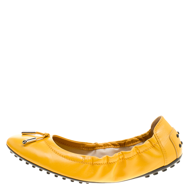 

Tod's Yellow Leather Bow Scrunch Ballet Flats Size