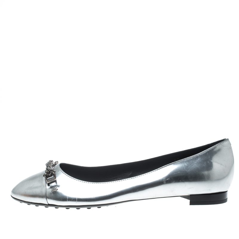 

Tod's Silver Metallic Leather Crystal Embellished Ballet Flats Size