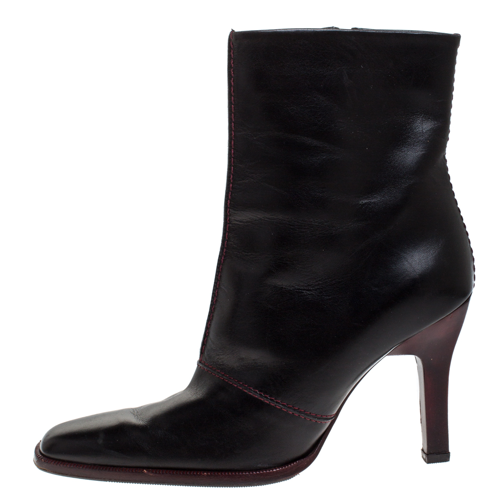 

Tod's Black Leather Pointed Toe Ankle Boots Size