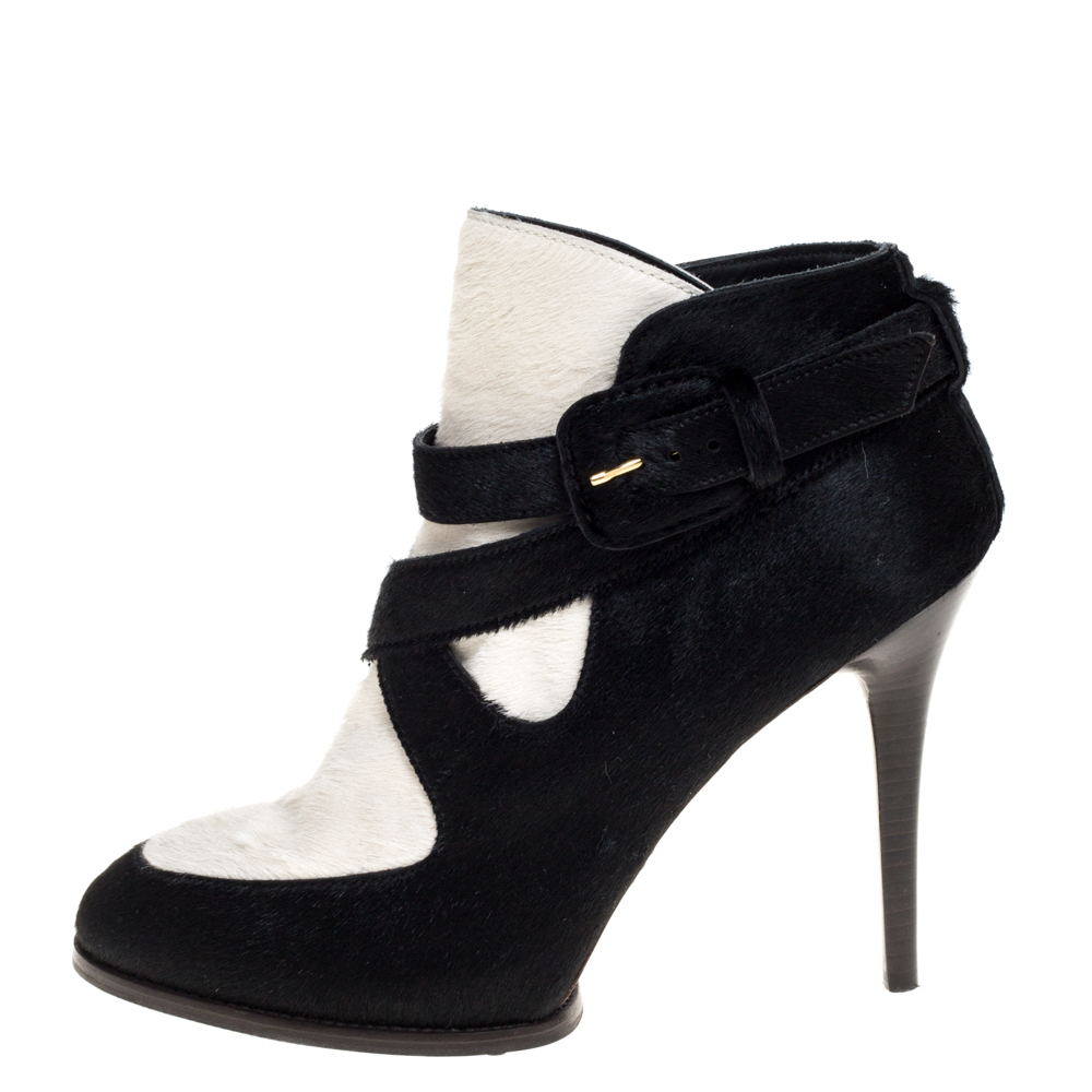 

Tod's Black/White Calf Hair Cross Strap Buckle Detail Ankle Boots Size