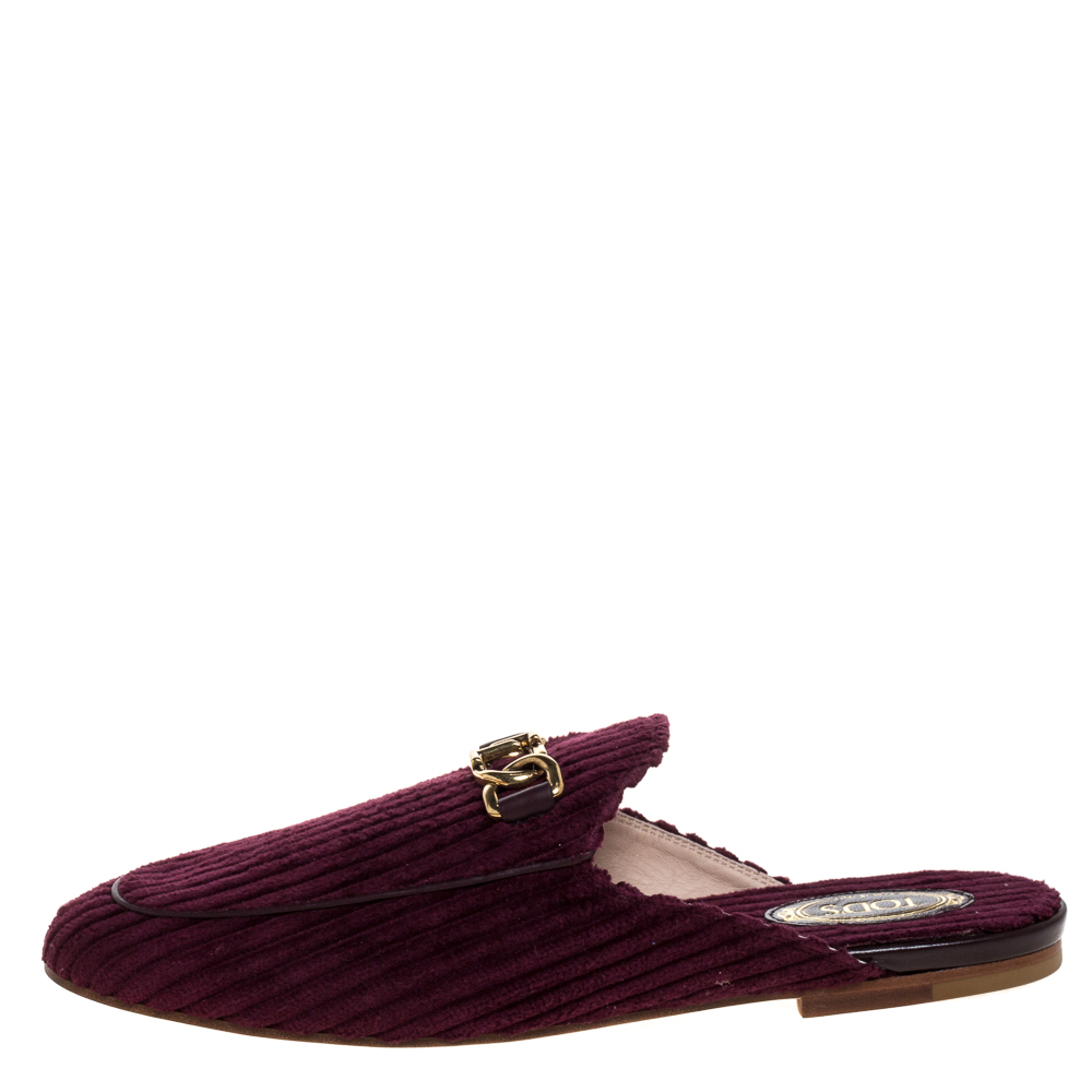 

Tod's Burgundy Corduroy Chain Detail Mules Size