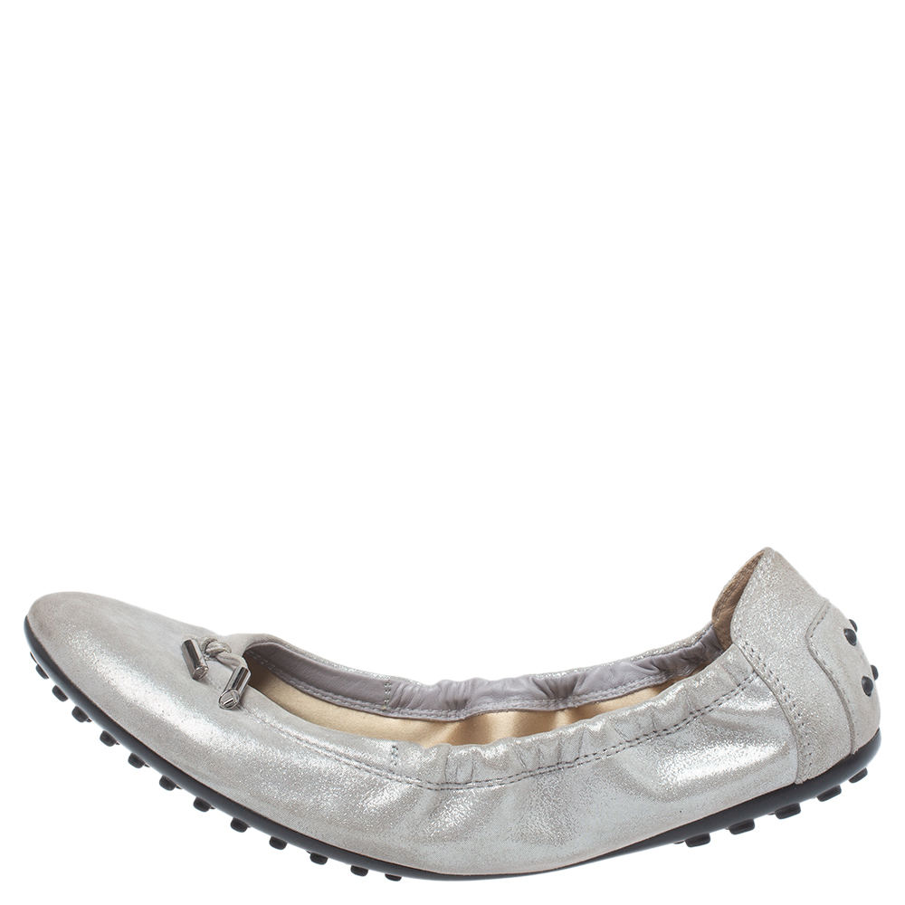 

Tod's Silver Shimmer Suede Scrunch Ballerina Bow Flats Size