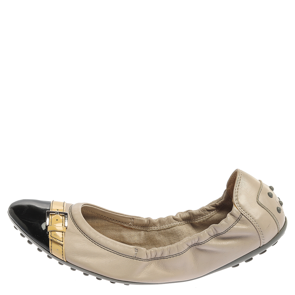 

Tod's Beige/Black Leather And Patent Leather Cap Toe Buckle Detail Scrunch Ballet Flats Size