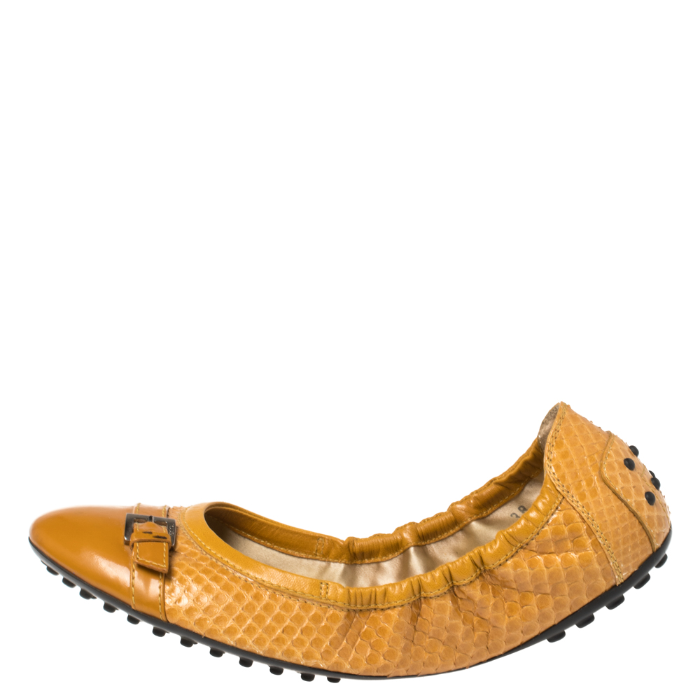 

Tod's Mustard Python And Patent Leather Cap Toe Buckle Detail Scrunch Ballet Flats Size, Yellow