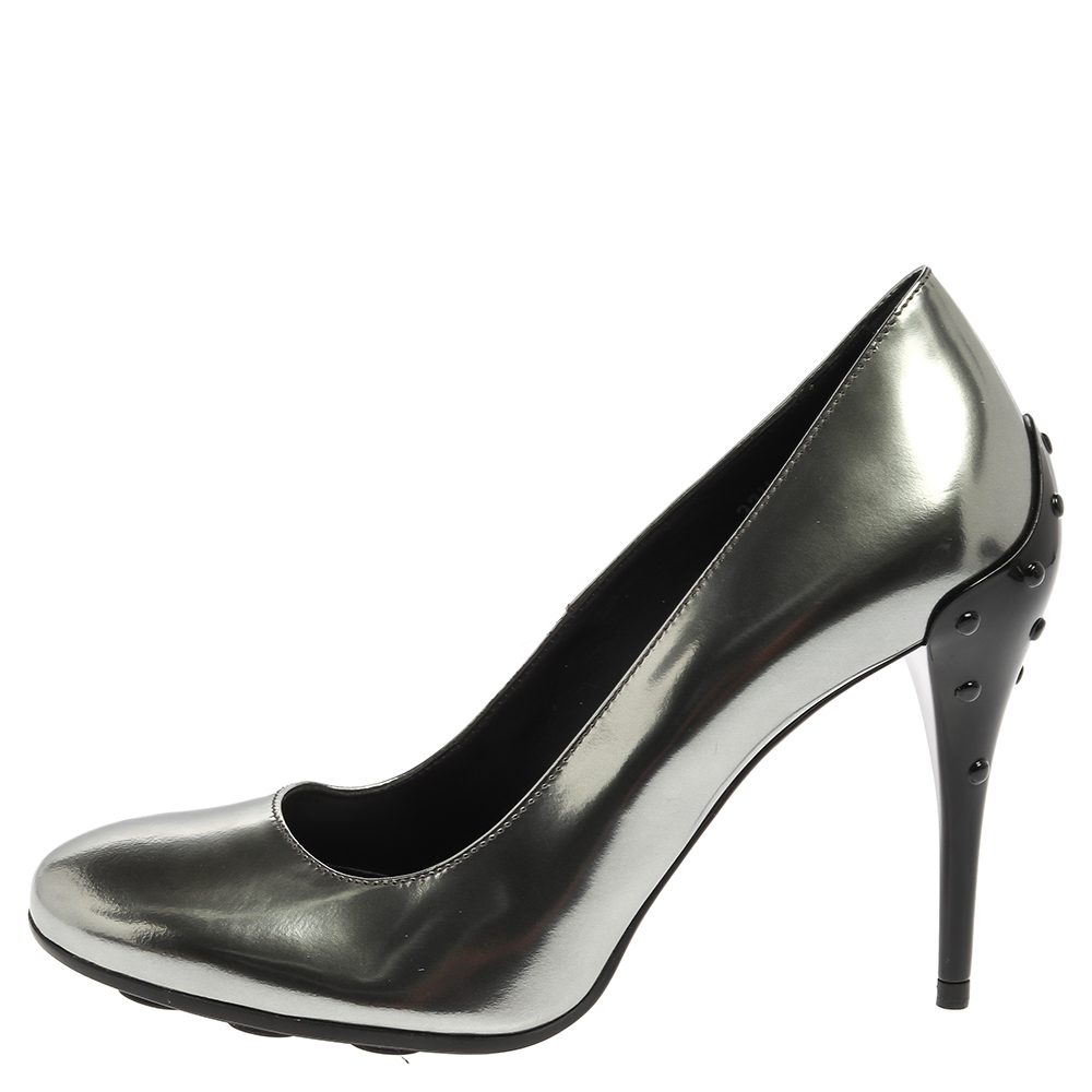 

Tod's Silver Leather Round Toe Pumps Size