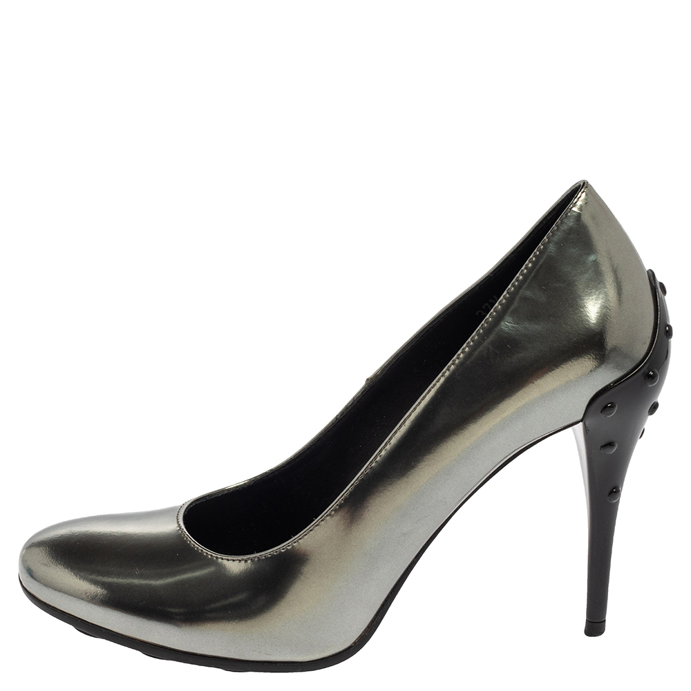 

Tod's Silver Patent Leather Round Toe Pumps Size