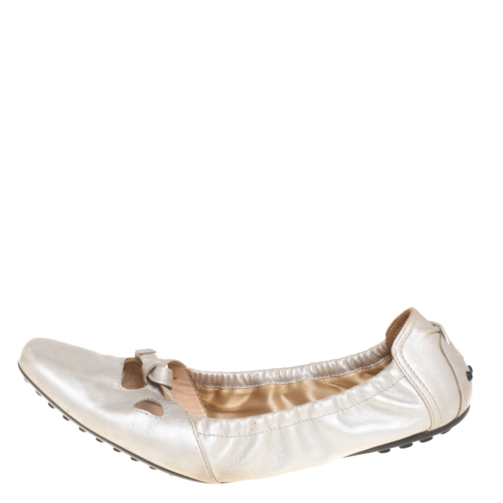 

Tod's Silver Leather Scrunch Ballet Flats Size