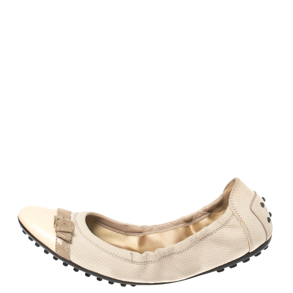

Tod's Beige/Cream Textured Suede And Leather Buckle Detail Scrunch Ballet Flats Size