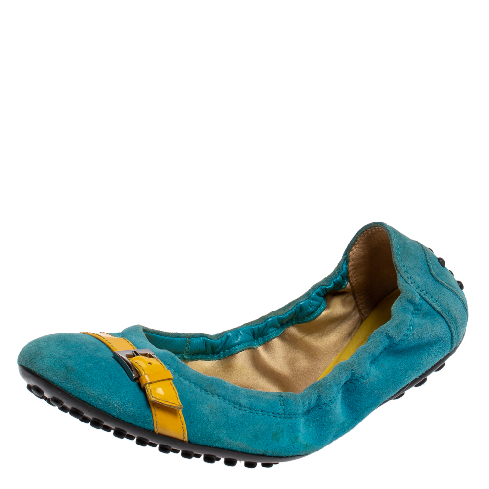 Pre-owned Tod's Blue/yellow Suede And Patent Trim Buckle Detail Scrunch Ballet Flats Size 36