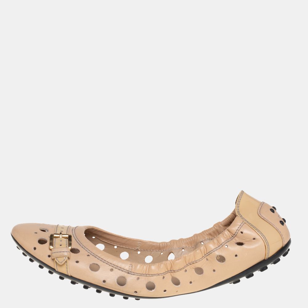 

Tod's Beige Leather And Patent Circle Laser Cut Scrunch Ballet Flats Size