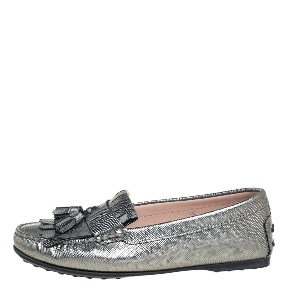 

Tods Metallic Silver Leather Gommino Fringed Loafers Size
