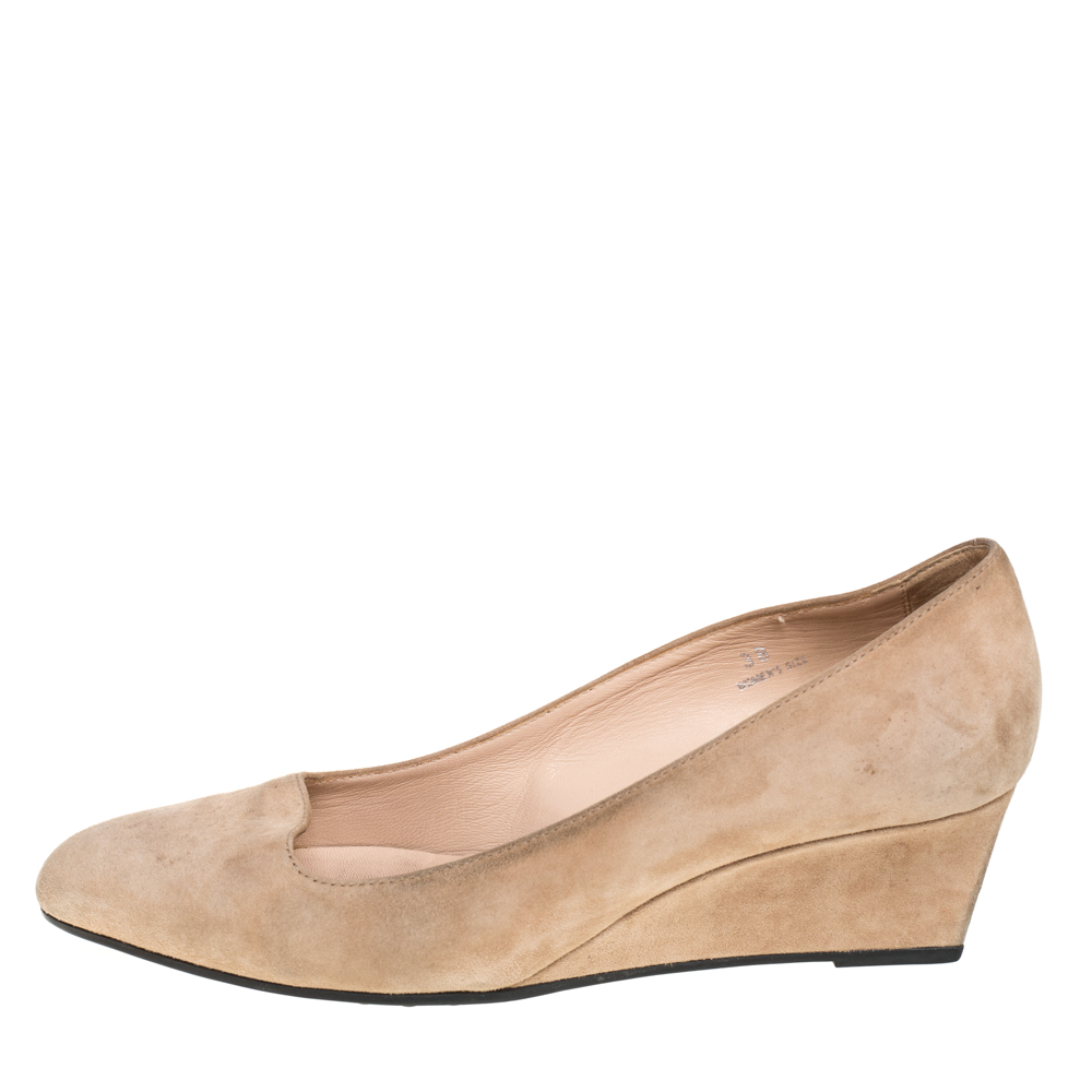 

Tod's Beige Suede Wedge Pumps Size