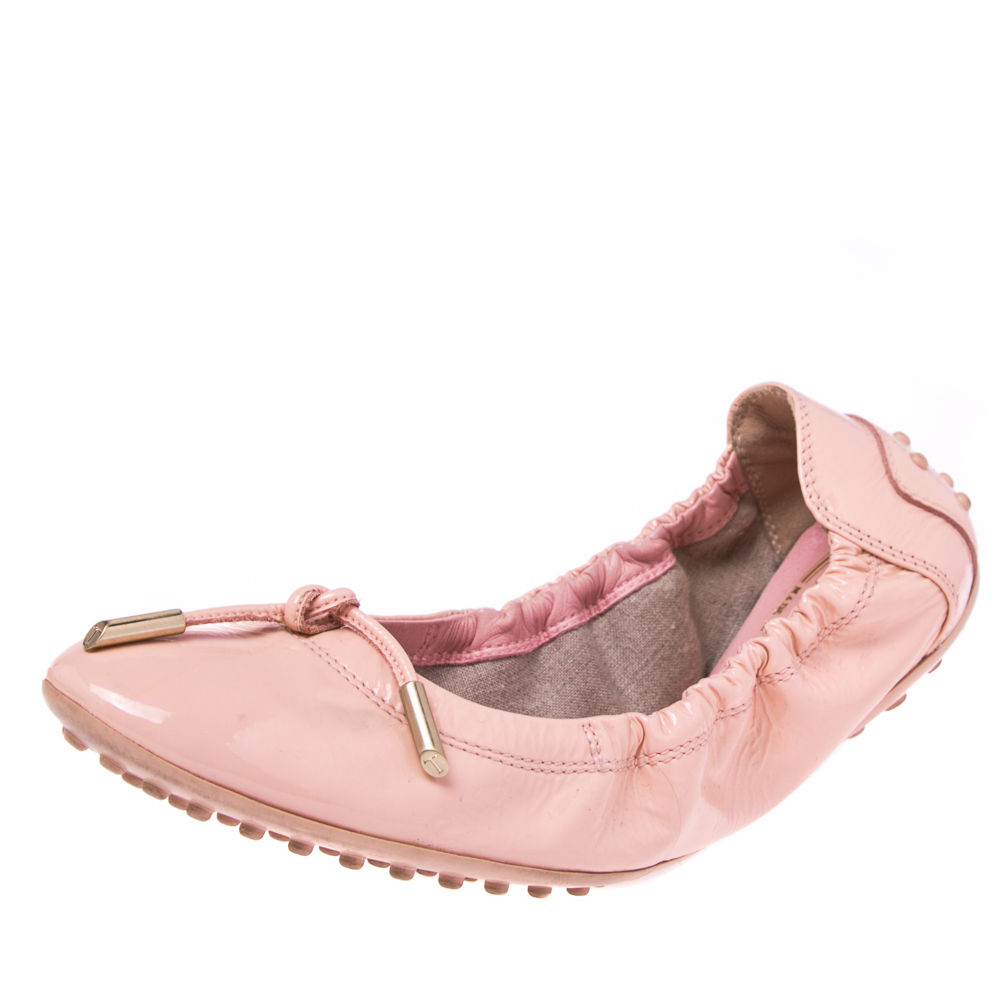 

Tod's Salmon Pink Patent Leather Ballerina Scrunch Flats Size
