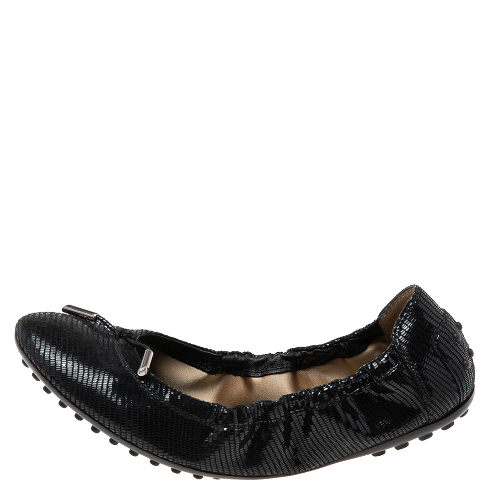 

Tod's Black Laminated Suede Bow Scrunch Ballet Flats Size