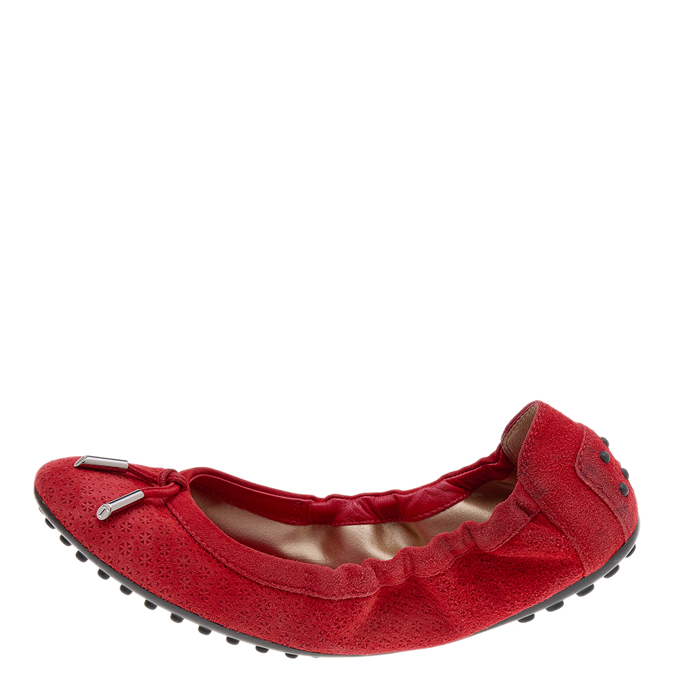 

Tod's Red Laser Cut Suede Scrunch Ballet Flats Size