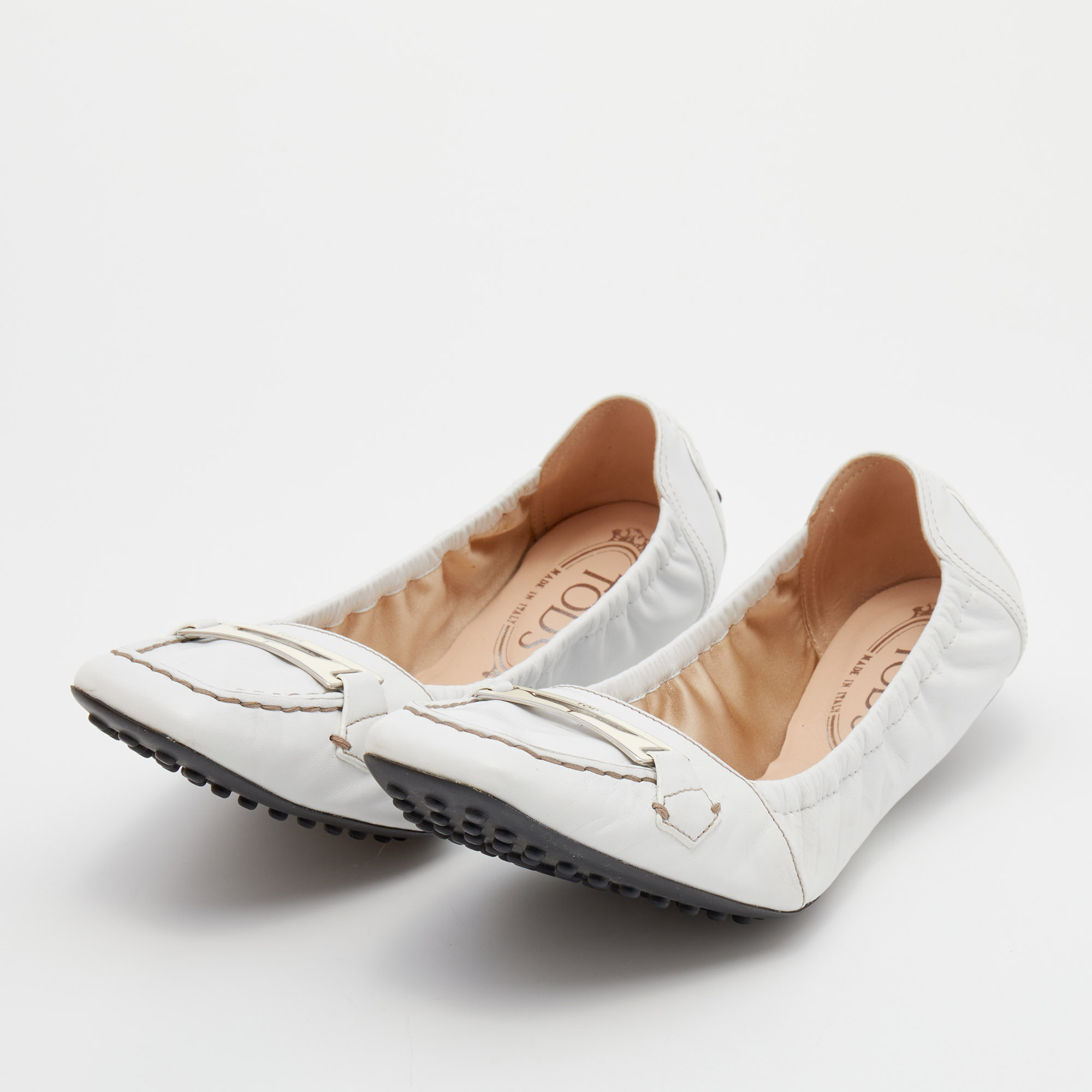 

Tod's White Leather Logo Buckle Detail Scrunch Ballet Flats Size