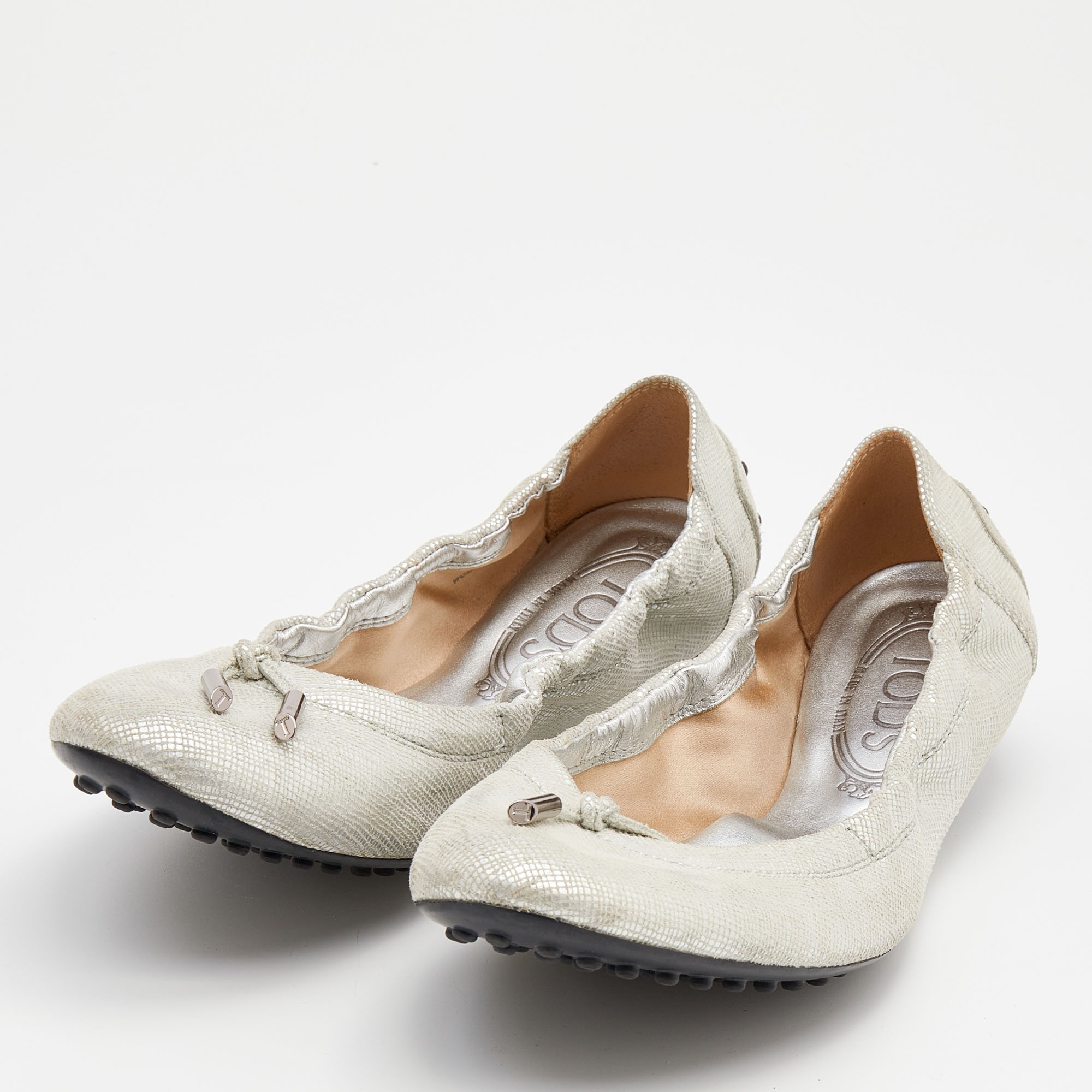

Tod's Silver Textured Nubuck Leather Bow Scrunch Ballet Flats Size