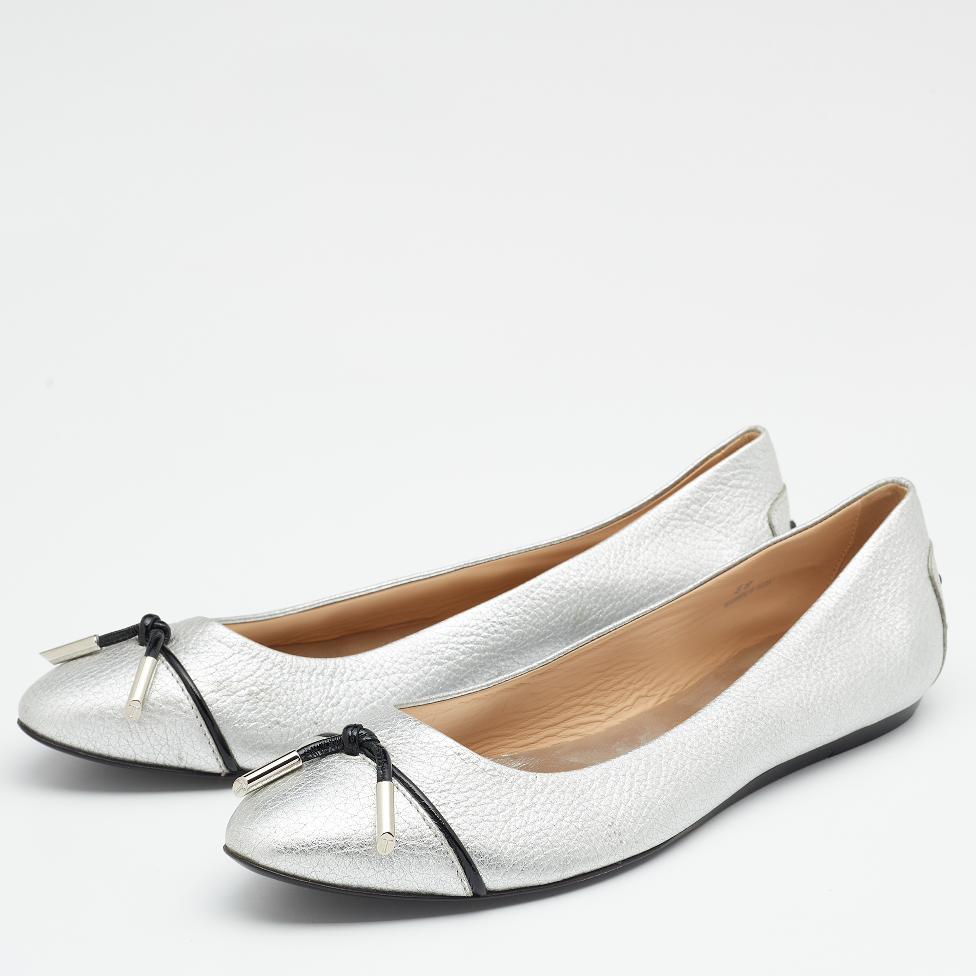 

Tod's Silver Leather Bow Detail Ballet Flats Size