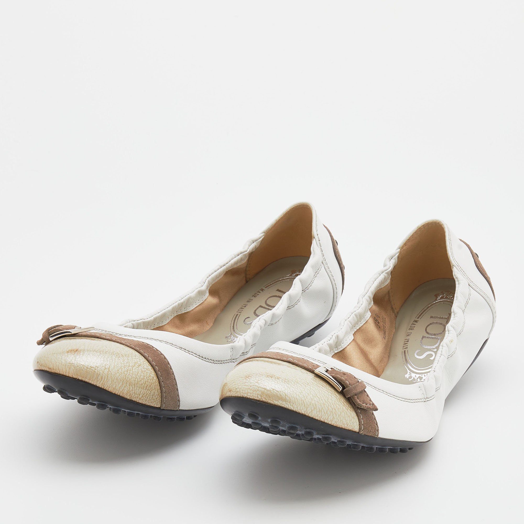 

Tod's White/Beige Leather and Textured Patent Scrunch Ballet Flats Size