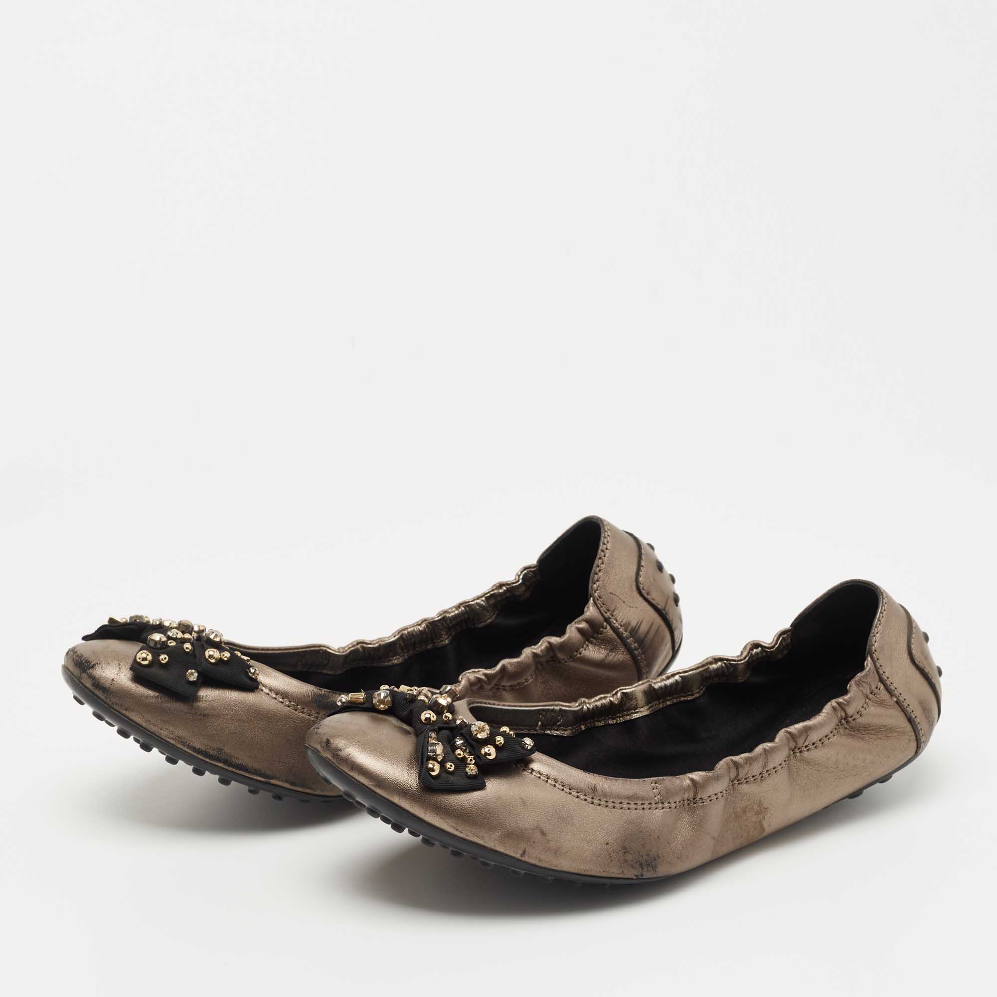 

Tod's Metallic Leather Crystal Embellished Bow Scrunch Ballet Flats Size