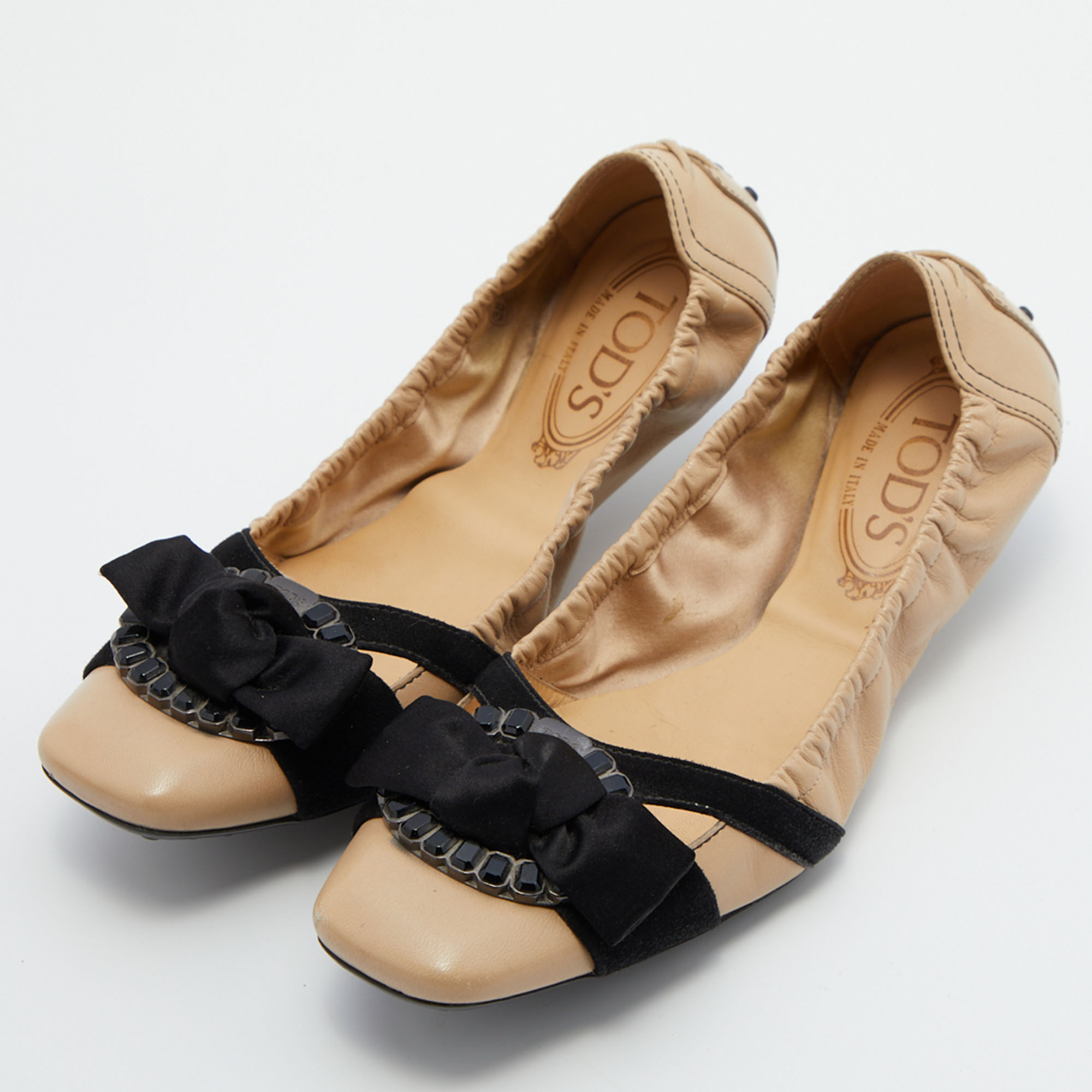 

Tod's Beige/Black Leather and Suede Cap Toe Buckle Detail Scrunch Ballet Flats Size