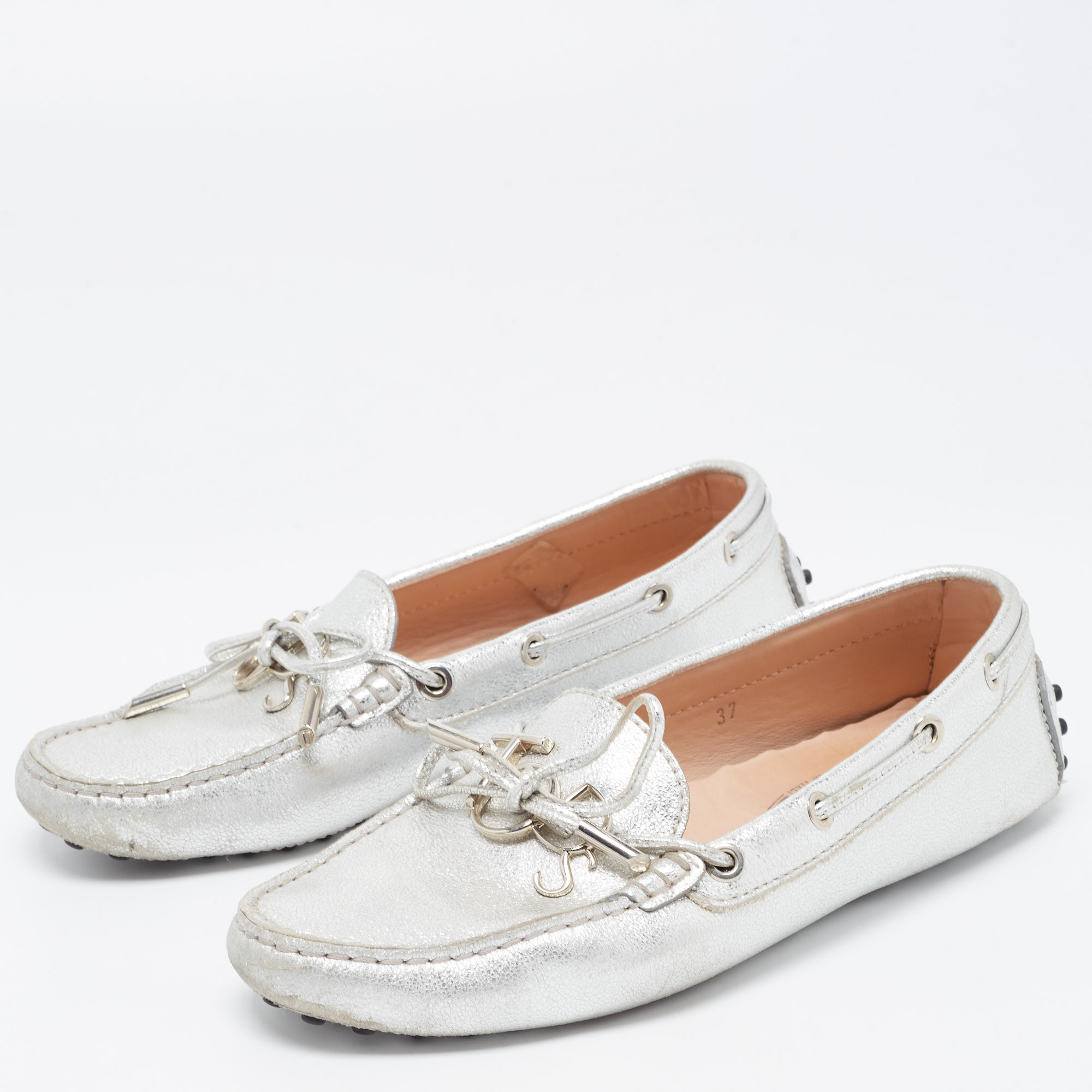 

Tod's Silver Leather Bow Loafers Size