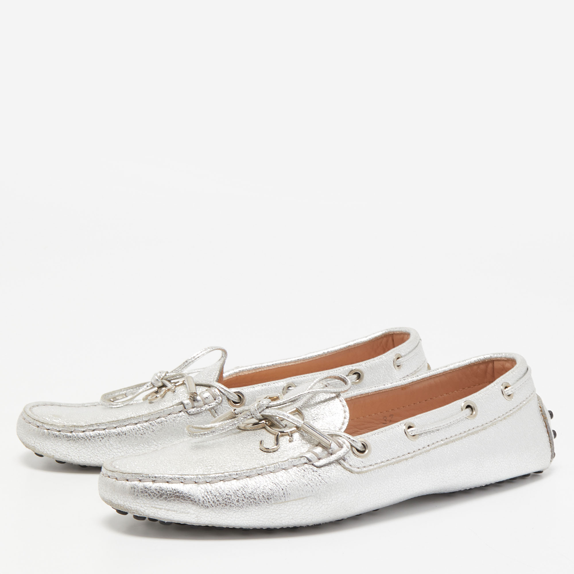 

Tod's Silver Leather Logo Charm Bow Slip On Loafers Size