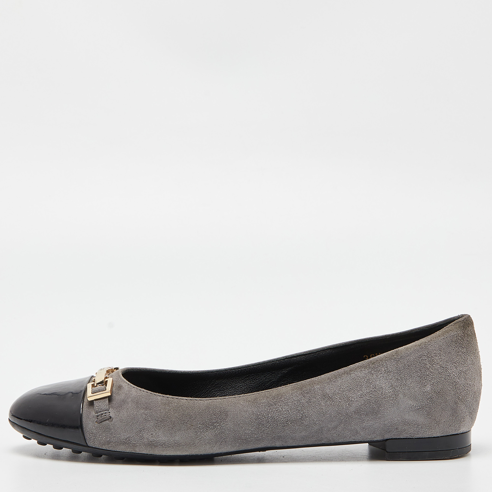 

Tod’s Grey/Black Suede and Patent Leather Buckle Detail Ballet Flats Size