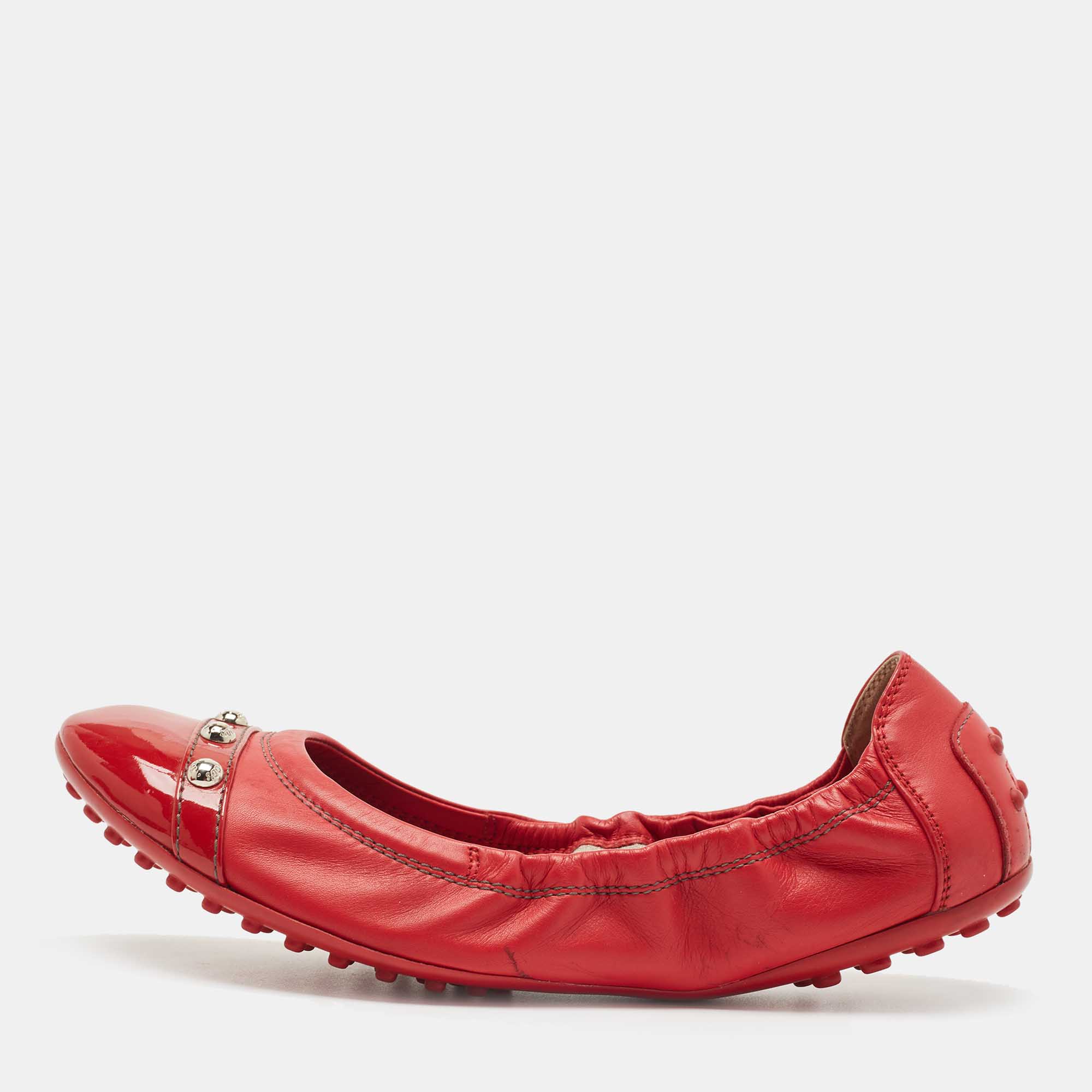 Pre-owned Tod's Red Leather And Patent Studs Detail Scrunch Ballet Flats Size 37