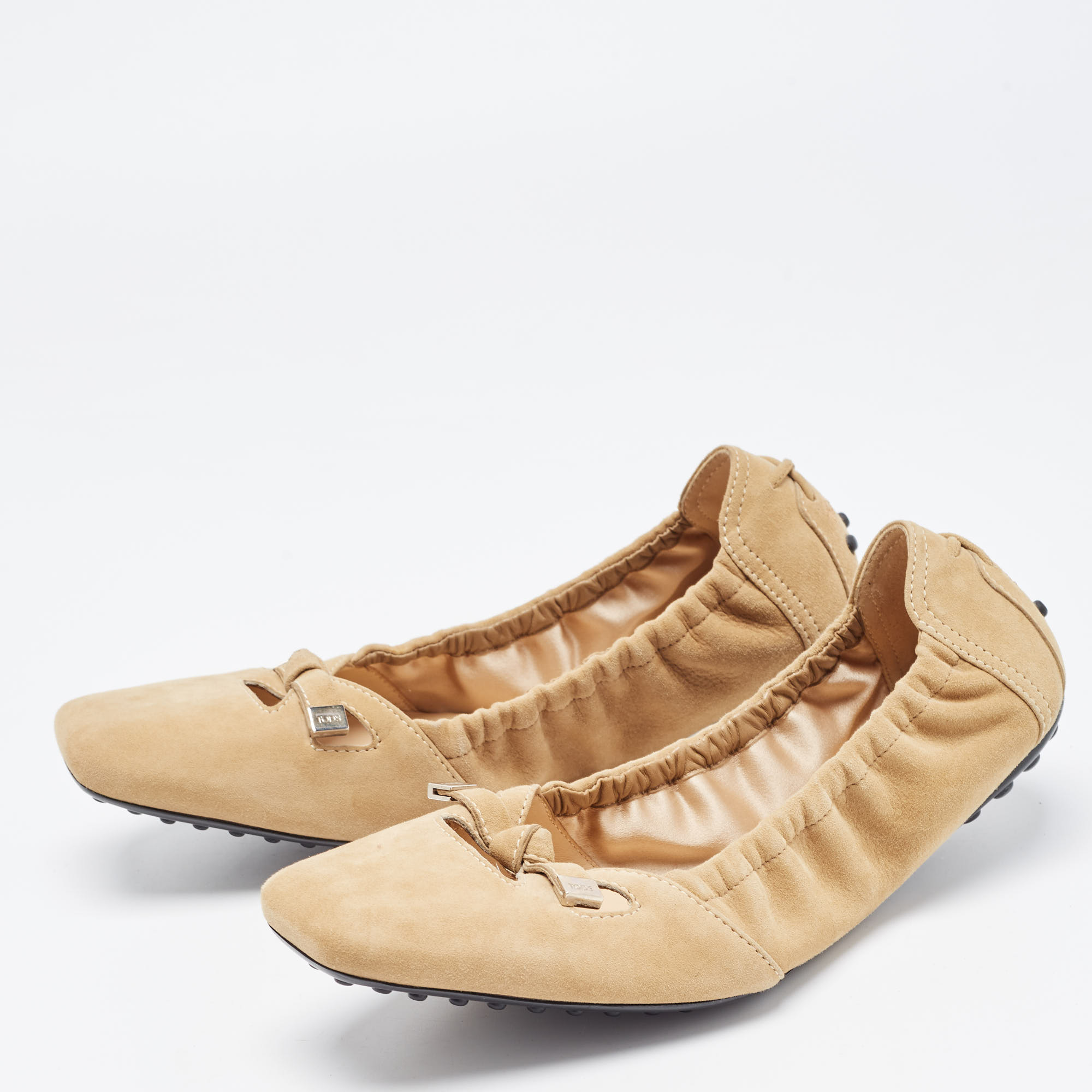

Tod's Beige Suede Bow Scrunch Ballet Flats Size
