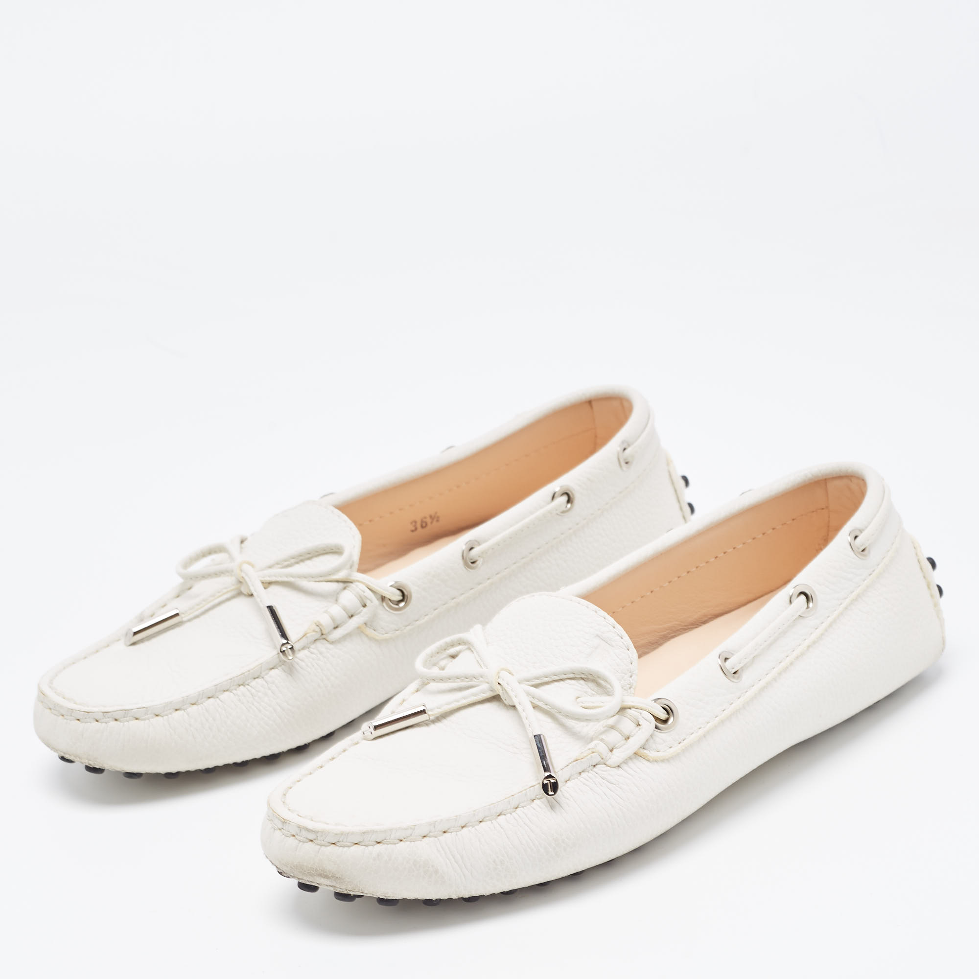 

Tod's White Leather Bow Slip On Loafers Size