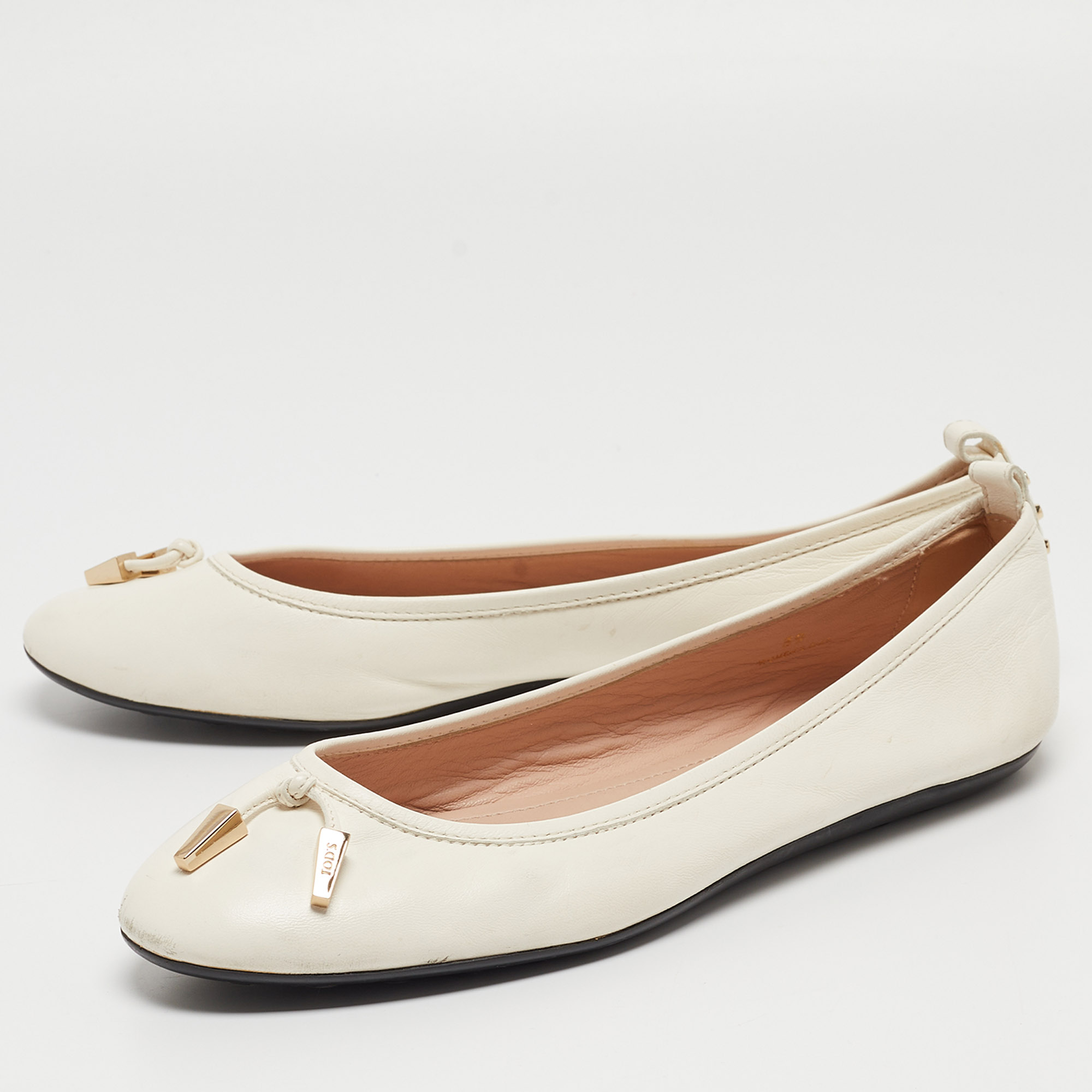 

Tod's Off White Leather Studded Ballet Flats Size