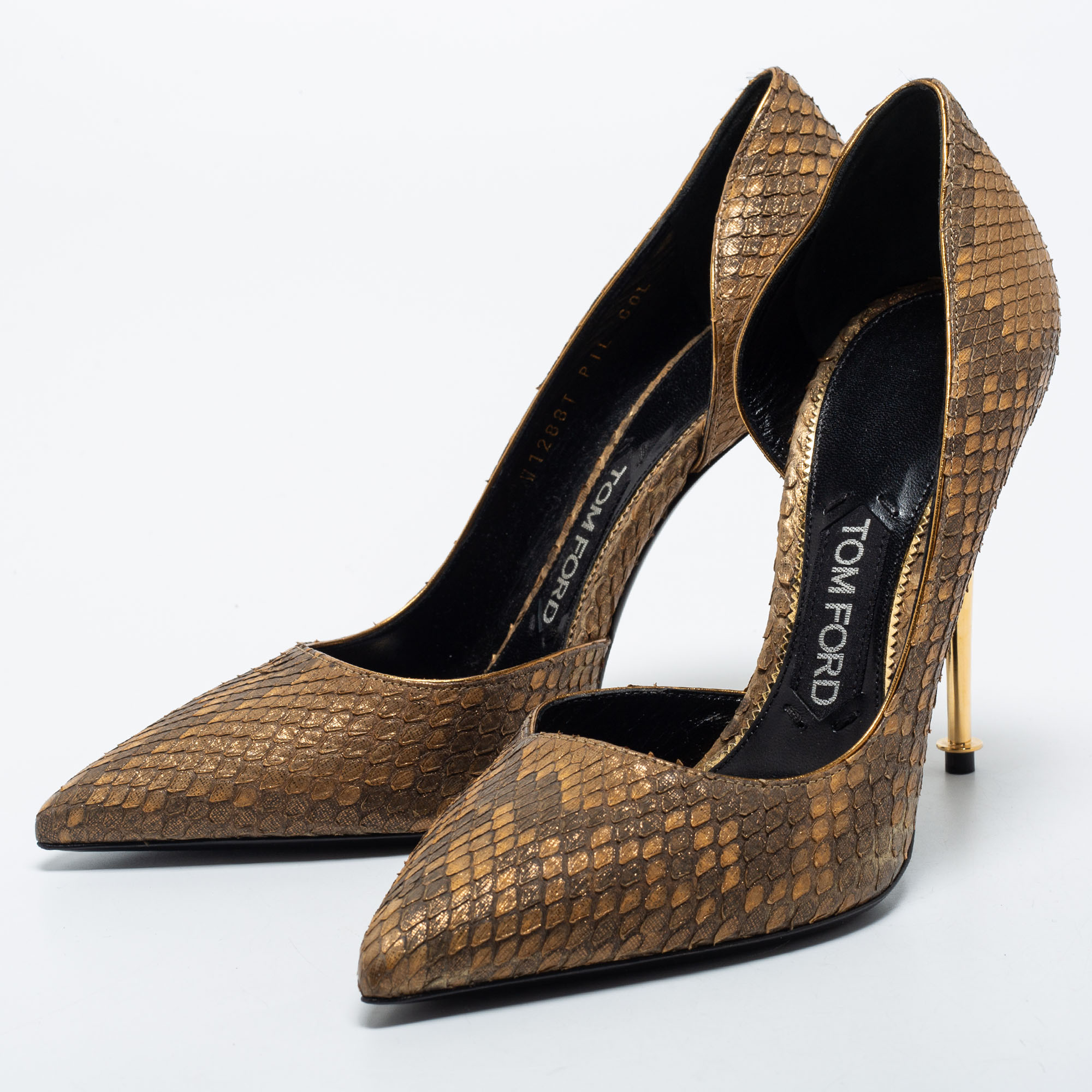

Tom Ford Beige Python Leather Pointed Toe Pumps Size