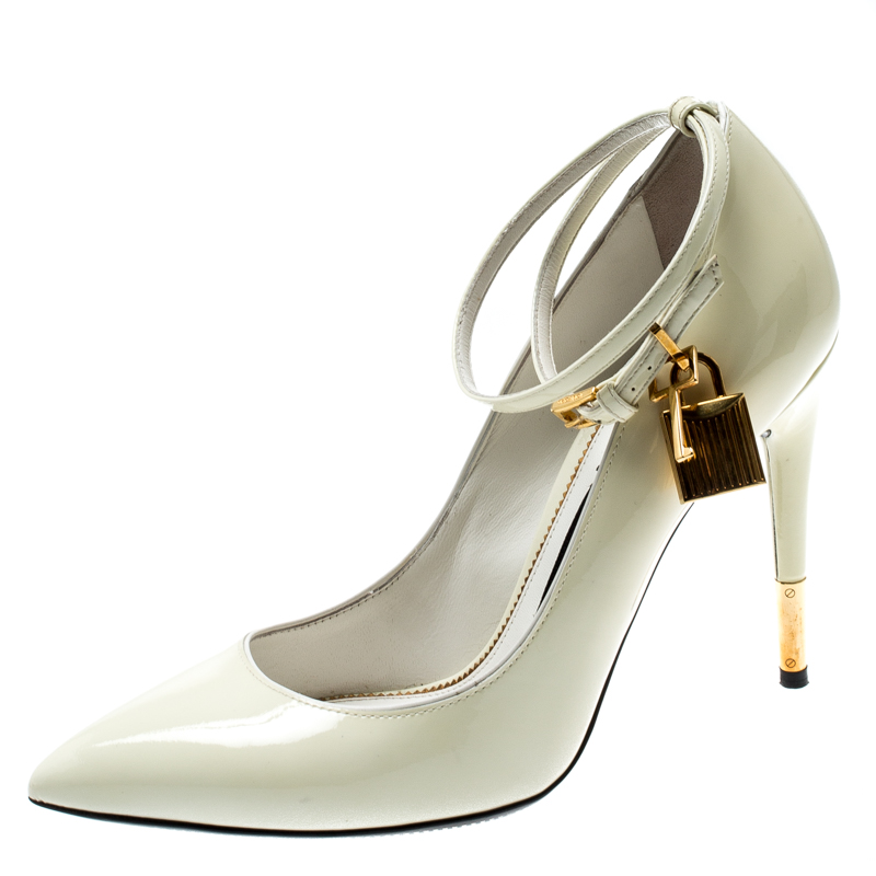 Tom Ford Cream Patent Leather Padlock Ankle Wrap Pointed Toe Pumps Size 38