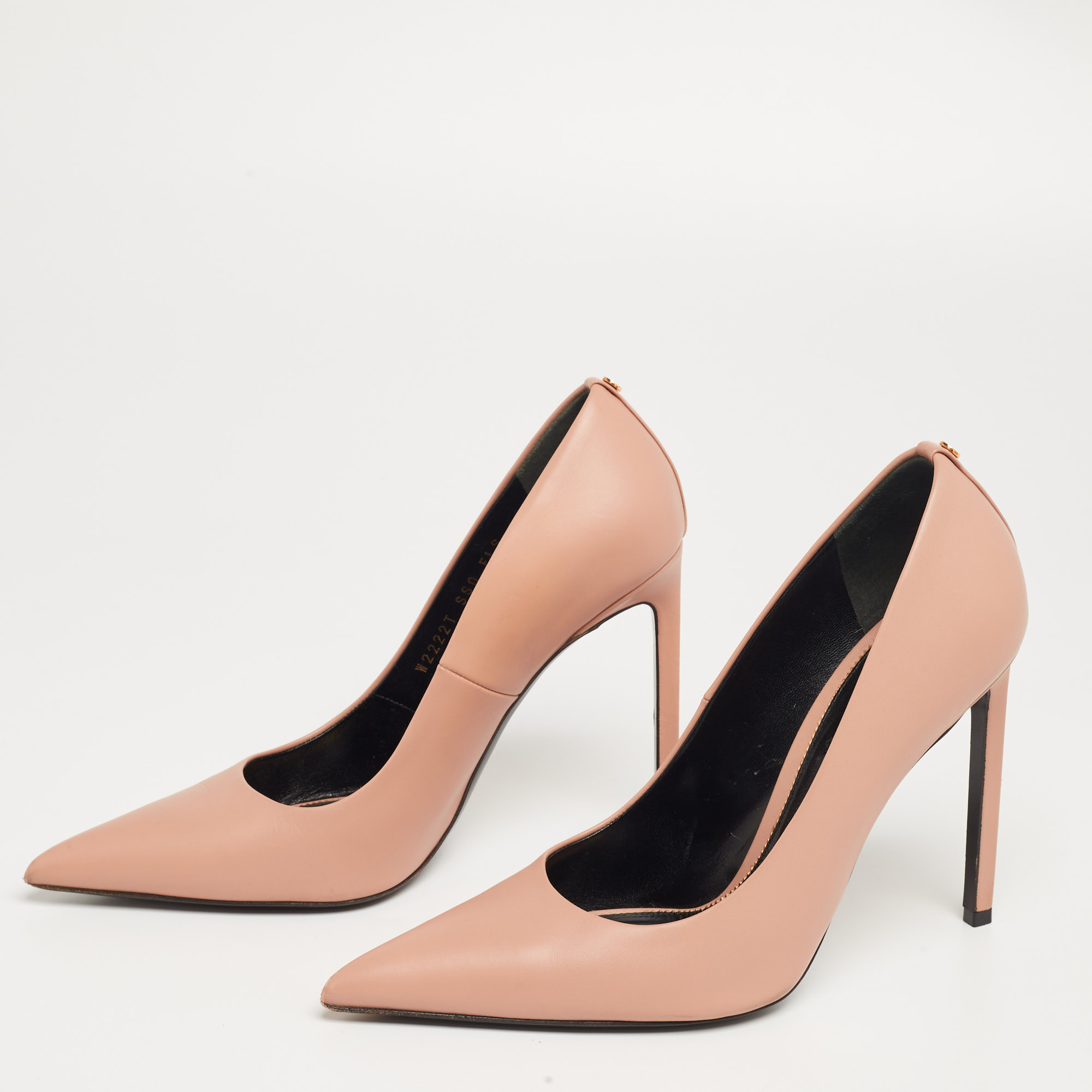 

Tom Ford Peach Leather Pointed Toe Pumps Size, Beige